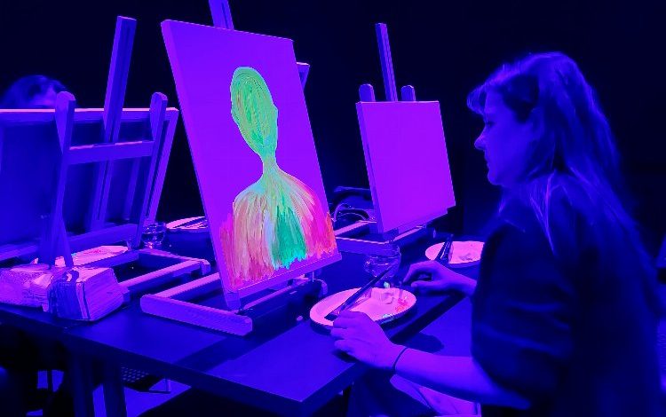 İstanbul’da karanlıkta resim atölyesi