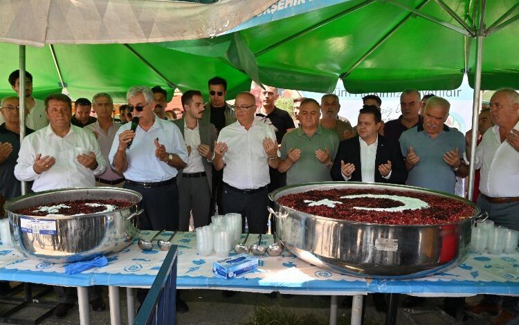Manisa’da pazaryerlerinde aşure ikramı Manisa’da pazaryerlerinde aşure ikramı