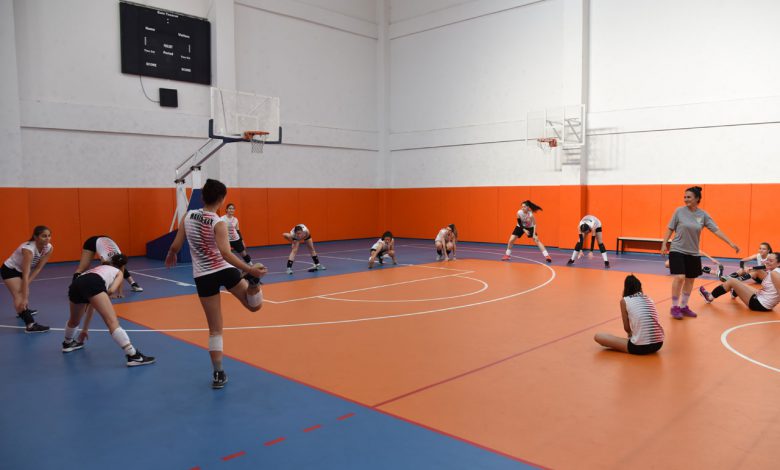 Manisa’da voleybol altyapı takımına ziyaret Manisa’da voleybol altyapı takımına ziyaret