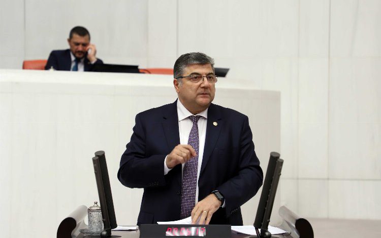 Milletvekili Sındır, “Antep fıstığı üretimi yüzde 60 azaldı, yeşil altın üreticisi yalnız bırakıldı!”