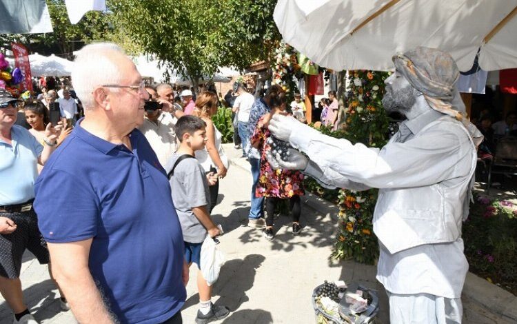 Kavacık Üzüm Festivali’ne ‘pazar’ akını Kavacık Üzüm Festivali’ne ‘pazar’ akını