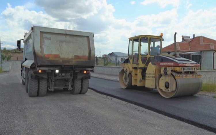 Kayseri Melikgazi’de 6 sokağa asfalt
