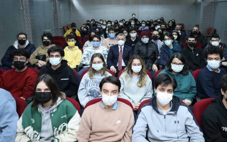 Kocaeli’nde Başkan Büyükakın, Fen Lisesi öğrencileriyle buluştu Kocaeli’nde Başkan Büyükakın, Fen Lisesi öğrencileriyle buluştu