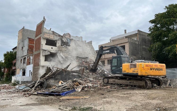 Bursa’nın riskli yapıları tek tek kaldırılıyor Bursa’nın riskli yapıları tek tek kaldırılıyor