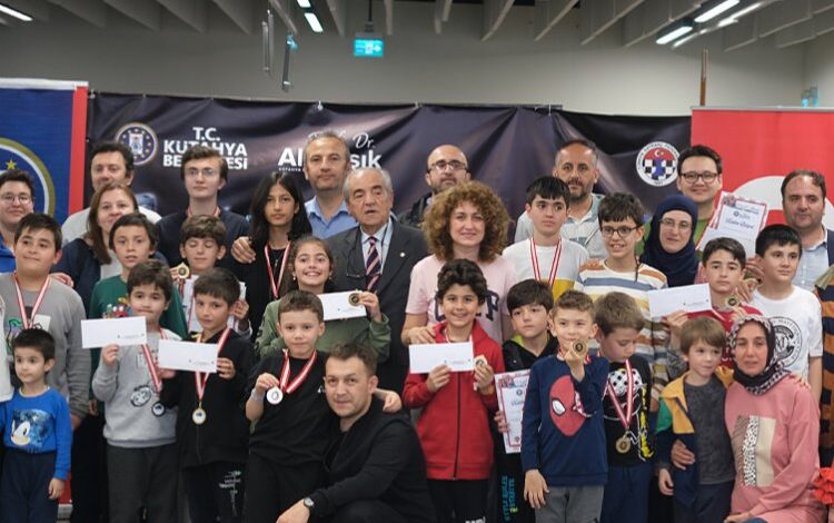 Kütahya’da Satranç Turnuvası’nda ödüller sahiplerini buldu