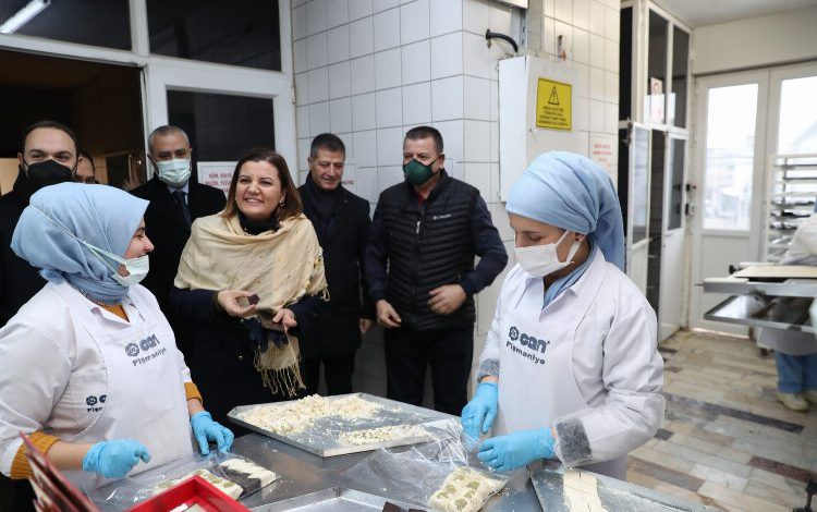 Kocaeli İzmit’te Öz Can Pişmaniye’ye geçmiş olsun ziyareti Kocaeli İzmit’te Öz Can Pişmaniye’ye geçmiş olsun ziyareti