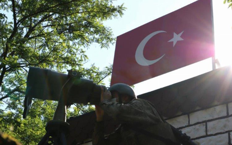 Edirne sınırında 6’sı FETÖ mensubu 9 kişi yakalandı Edirne sınırında 6’sı FETÖ mensubu 9 kişi yakalandı