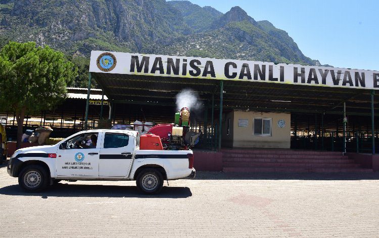Manisa’da kurban satış yerleri ilaçlanıyor