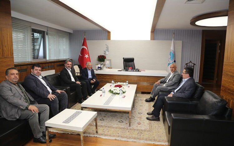 Bakan Kirişçi’den Memduh Büüykkılıç’a ziyaret Bakan Kirişçi’den Memduh Büüykkılıç’a ziyaret