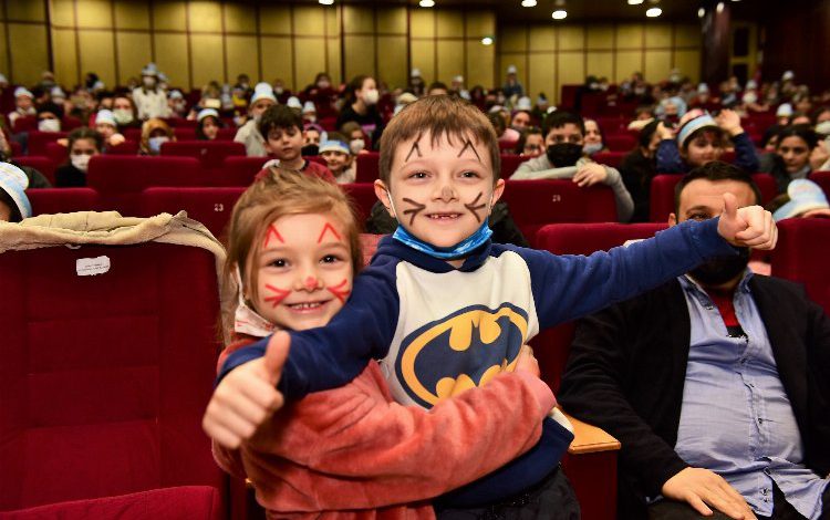 Bursa Yıldırımlı çocuklar yarıyıl karne şenliğinde buluştu Bursa Yıldırımlı çocuklar yarıyıl karne şenliğinde buluştu
