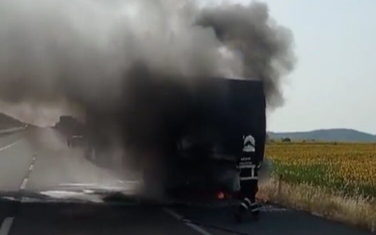 Malkara-Keşan karayolunda dorse yangını Malkara-Keşan karayolunda dorse yangını