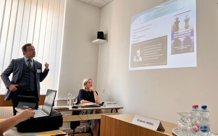 Özdemir Akbal, Macaristan’da sunum yaptı Özdemir Akbal, Macaristan’da sunum yaptı