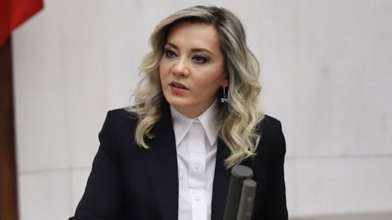 İYİ Parti elma üreticilerine sahip çıktı İYİ Parti elma üreticilerine sahip çıktı