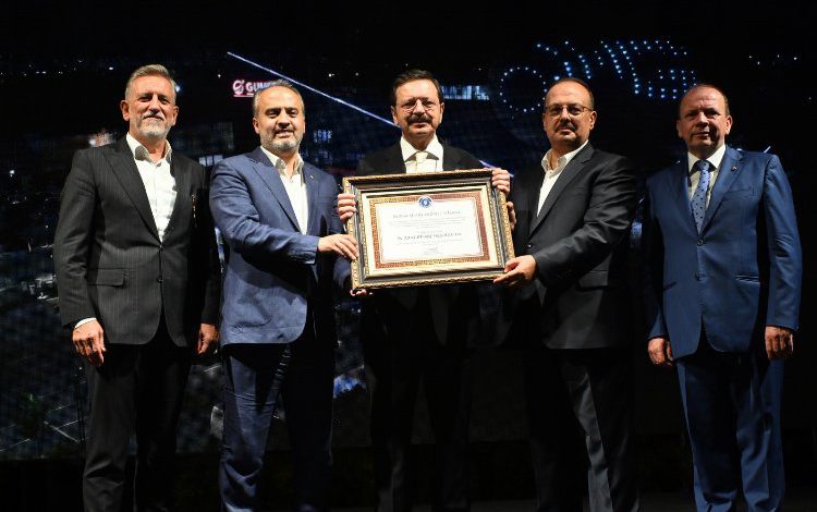 Hisarcıklıoğlu’na Bursa’dan ‘hizmet nişanı’ Hisarcıklıoğlu’na Bursa’dan ‘hizmet nişanı’