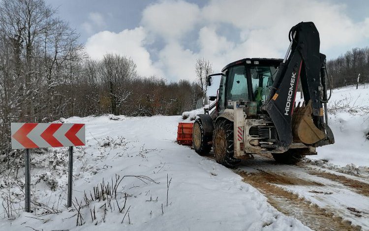 Kocaeli İzmit’te kırsalda kar mesaisi Kocaeli İzmit’te kırsalda kar mesaisi