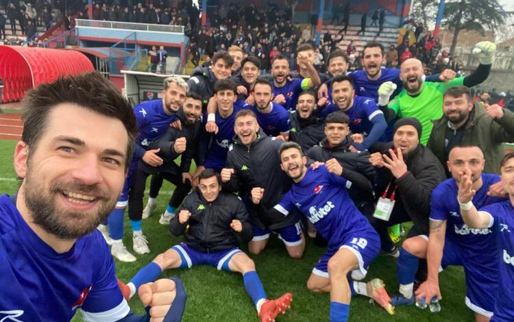 Mustafakemalpaşaspor şampiyonluğu ilan etti