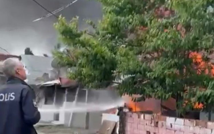 Düzce’de tek katlı ev küle döndü!