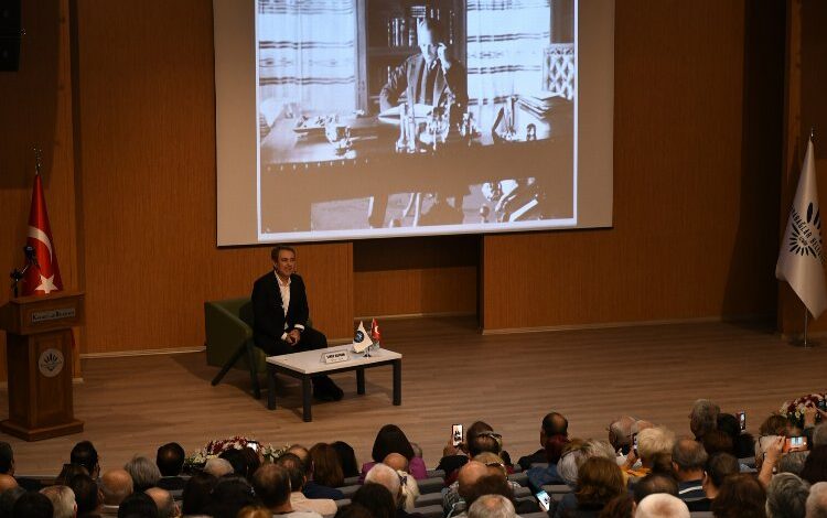 İzmir Karabağlar’da Sinan Meydan’dan ‘Atatürk’ü Anlamak’ söyleşisi İzmir Karabağlar’da Sinan Meydan’dan ‘Atatürk’ü Anlamak’ söyleşisi