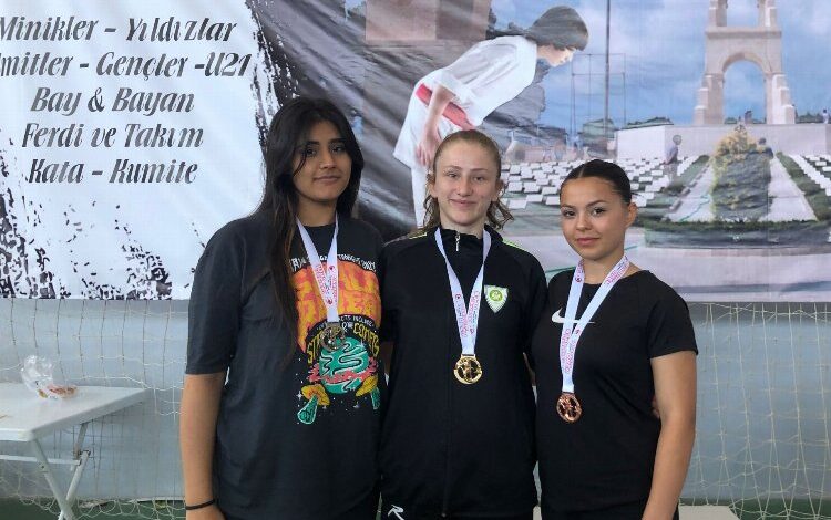 Manisalı karatecilerden üç madalya