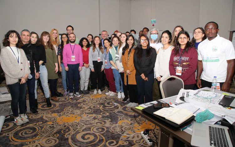 Kartepe Zirvesi’ne gelen mimar ve şehir plancılarının; Kocaeli için bir sürprizi var Kartepe Zirvesi’ne gelen mimar ve şehir plancılarının; Kocaeli için bir sürprizi var