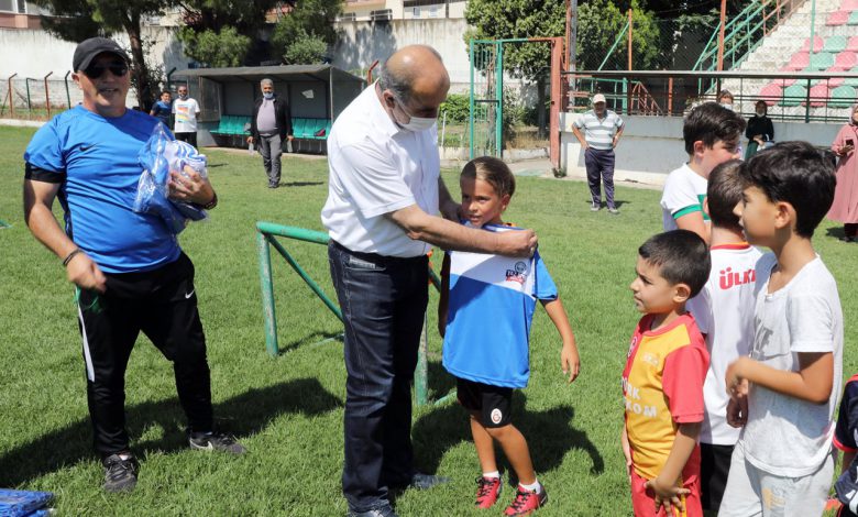 Bursa’da Mudanya Yaz Spor Okulu’nda formalar Başkan Türkyılmaz’dan Bursa’da Mudanya Yaz Spor Okulu’nda formalar Başkan Türkyılmaz’dan