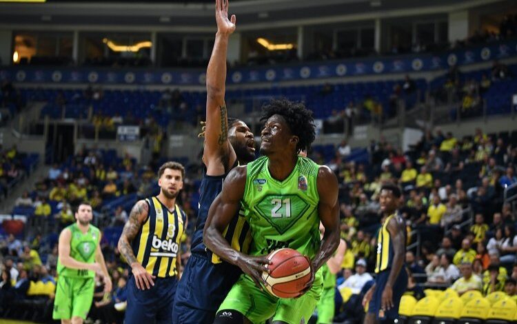 TOFAŞ yarın Fenerbahçe’yi ağırlayacak TOFAŞ yarın Fenerbahçe’yi ağırlayacak