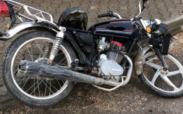 Servis minibüsü İle motosiklet çarpıştı 1 yaralı Servis minibüsü İle motosiklet çarpıştı 1 yaralı