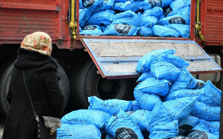 İstanbul Beylikdüzü’nden 90 haneye 90 ton yakacak yardımı