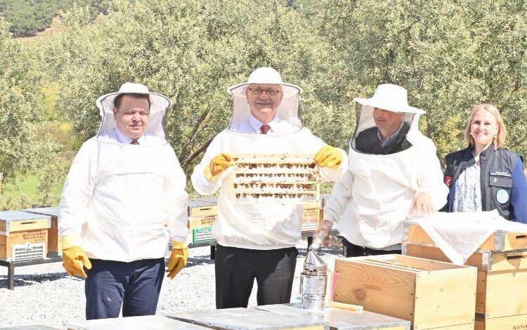Manisa’da üreticilere bal gibi hizmet