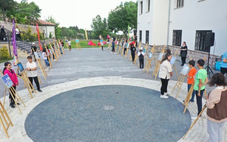 Kocasinanlı çocuklar hayallerindeki gökyüzünü resmetti Kocasinanlı çocuklar hayallerindeki gökyüzünü resmetti