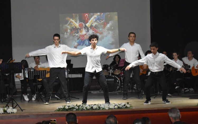 Manisa’da lise öğrencilerinden muhteşem program Manisa’da lise öğrencilerinden muhteşem program