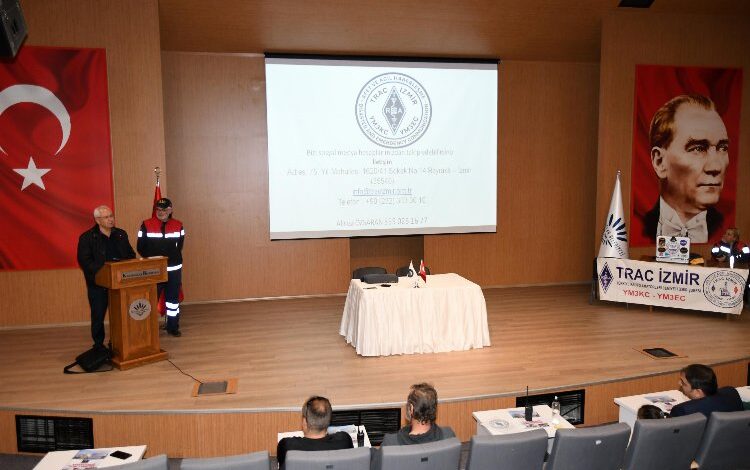 Karabağlar’da afet gönüllülerine ‘amatör telsizcilik eğitimi’ Karabağlar’da afet gönüllülerine ‘amatör telsizcilik eğitimi’