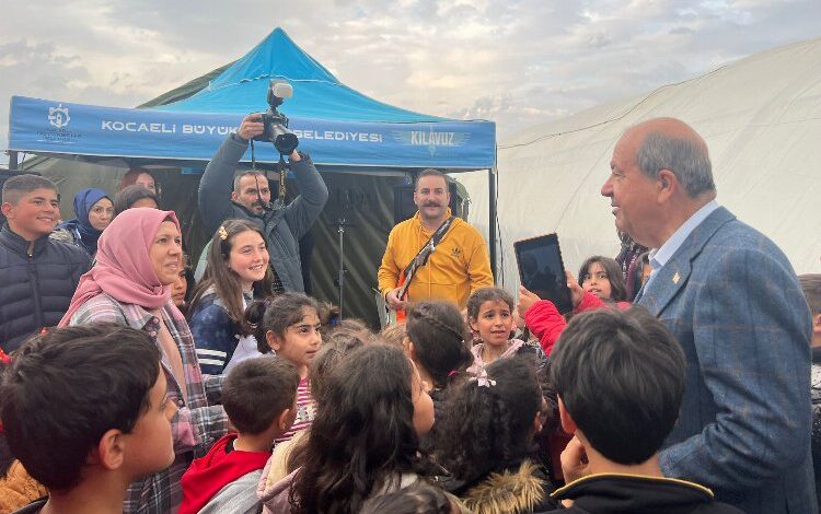 KKTC Cumhurbaşkanı Tatar’dan çadır kent ziyareti KKTC Cumhurbaşkanı Tatar’dan çadır kent ziyareti