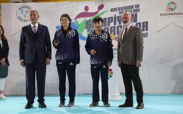 Kayseri Kocasinan başarılı sporcuları ödüllendirdi