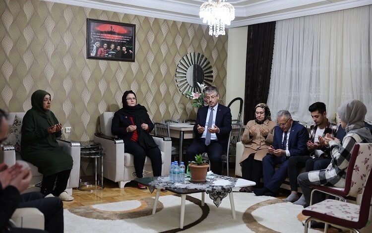 Kayserili şehit ailesine anlamlı ziyaret