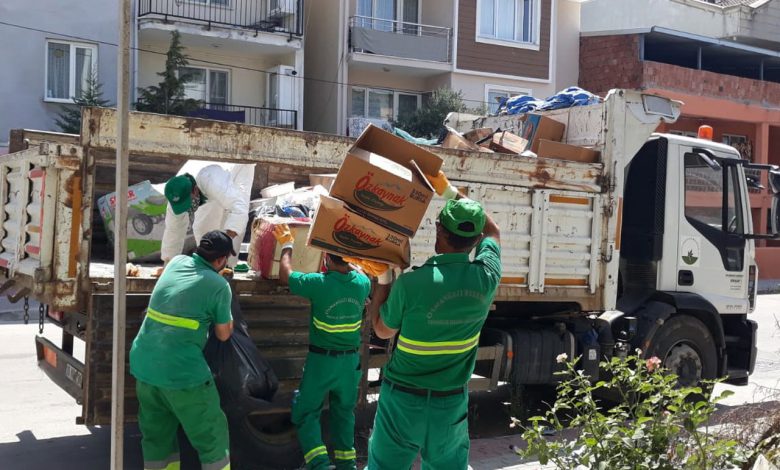 Bursa Osmangazi’deki çöp ev temizlendi Bursa Osmangazi’deki çöp ev temizlendi