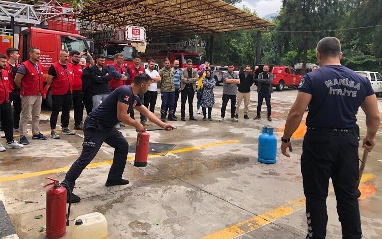 Manisa İtfaiyesi’nden STK’lara eğitim