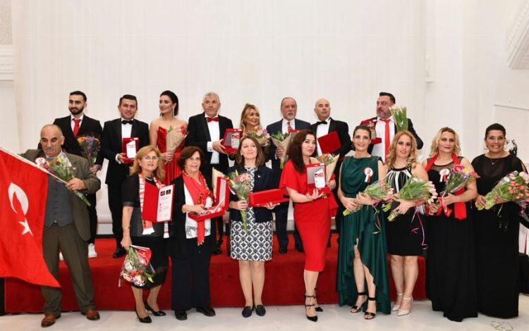 Cüneyt Arkın’la yapılan son röportaj Hollanda’da ödül aldı Cüneyt Arkın’la yapılan son röportaj Hollanda’da ödül aldı