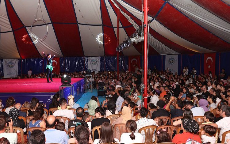 Kayseri Talaslılardan Akrobasi Sirki’ne büyük ilgi Kayseri Talaslılardan Akrobasi Sirki’ne büyük ilgi