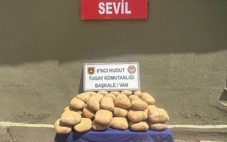 Van’da 130 kilogram toz esrar ele geçirildi Van’da 130 kilogram toz esrar ele geçirildi