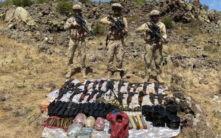 Van’da dev operasyon! PKK’ya JÖH’den bir darbe daha Van’da dev operasyon! PKK’ya JÖH’den bir darbe daha