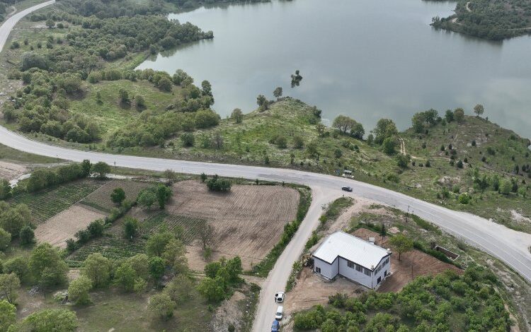 Bursa Büyükorhan’da göl manzaralı sosyal tesis