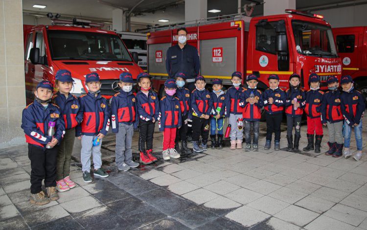 Nevşehir itfaiyesinden miniklere eğitim Nevşehir itfaiyesinden miniklere eğitim