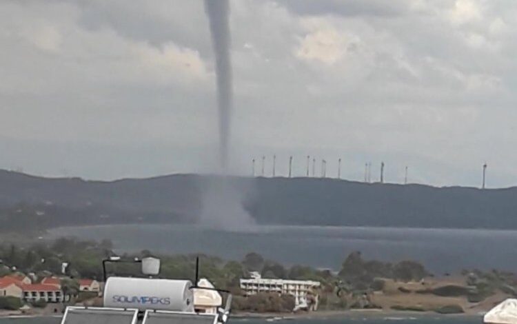 Muğla Datça’da dev hortum korkuttu! Muğla Datça’da dev hortum korkuttu!