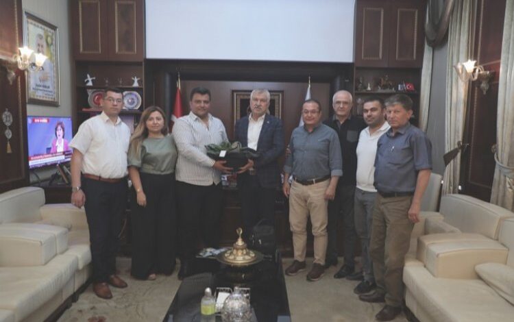 Cücenoğulları’ndan Başkan Kayalar’a ziyaret Cücenoğulları’ndan Başkan Kayalar’a ziyaret