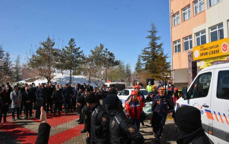 Niğde’de deprem tatbikatı gerçeğini aratmadı