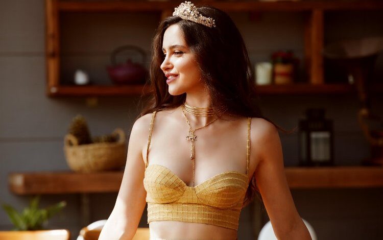 İmren Çapanoğlu iki kulvarda birden hızlanıyor