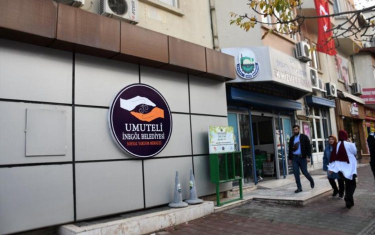 Bursa İnegöl’de Umuteli ve hayırseverler ile 100 çocuk sevindi