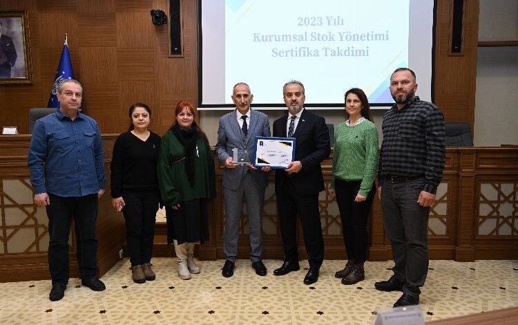 Bursa Büyükşehir’in ‘Bilgi İşlem’i 166 depo arasında birinci Bursa Büyükşehir’in ‘Bilgi İşlem’i 166 depo arasında birinci