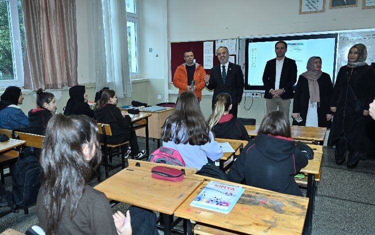 Başkan Aktaş’tan liselilere sosyal medya uyarısı Başkan Aktaş’tan liselilere sosyal medya uyarısı